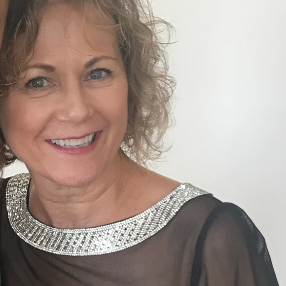 Profile Picture of Michelle Bates (@missyqbates) on Poshmark