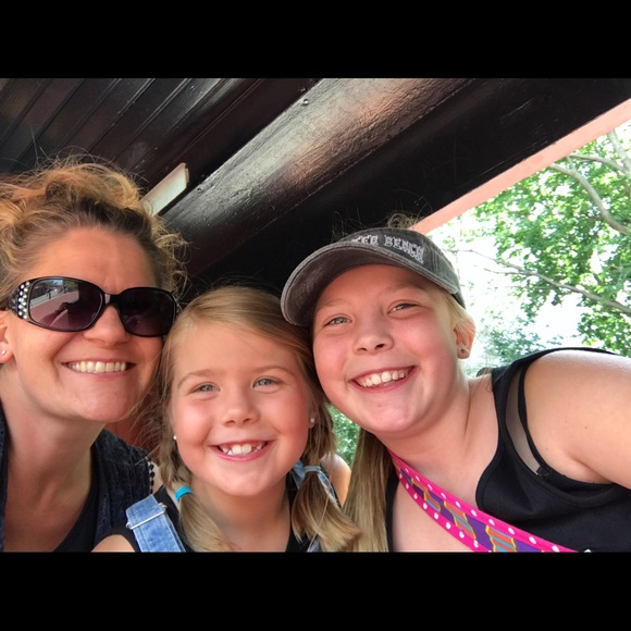 Amanda Koeppel - Poshmark Profile Picture of Amanda Koeppel (@akk30) on Poshmark