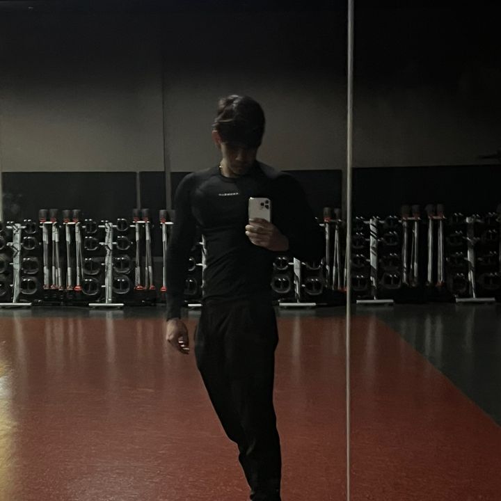 Profile Picture of Alex (@arv21_) on Tiktok