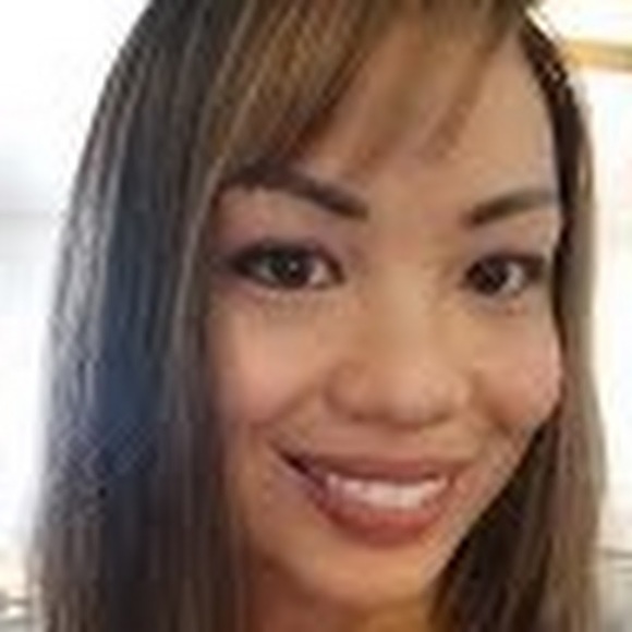 Profile Picture of Holly Baloran (@hbaloran) on Poshmark