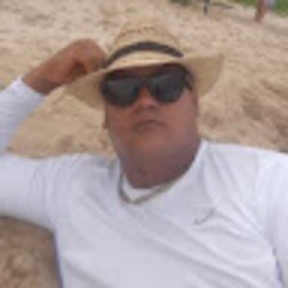 Profile Picture of Leonides Mayor (@leomayor1984) on Poshmark