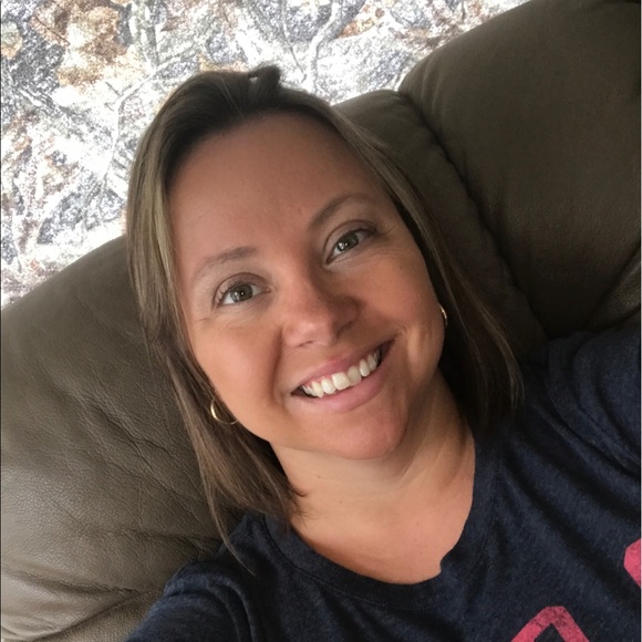 Profile Picture of Amanda Walters (@walterswifey04) on Poshmark