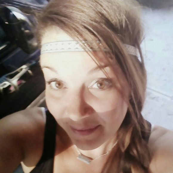 Profile Picture of Nicole Barnes (@nbarnes62181) on Poshmark