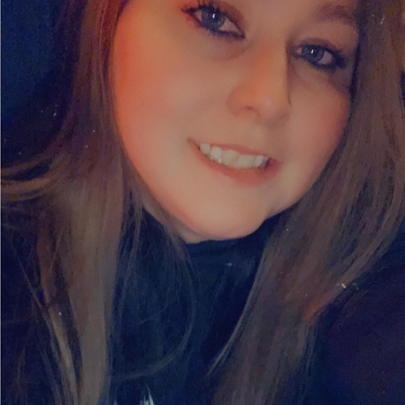 Profile Picture of Katie Rainforth (@kamanda24) on Poshmark