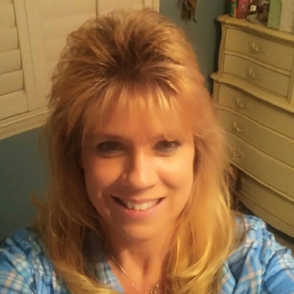 Profile Picture of Rachelle Bailey (@lilbratt50) on Poshmark