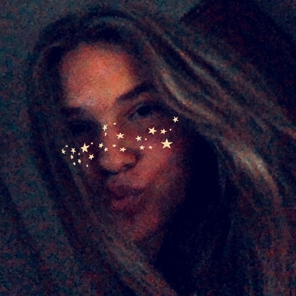 Profile Picture of Ashley Windsor (@ashleyw1532) on Poshmark