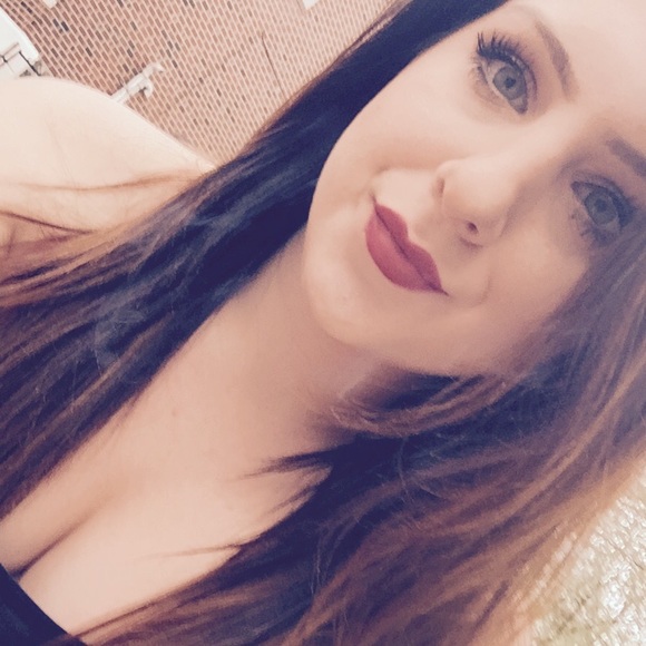 Profile Picture of Shannen Pfleegor (@spfleegor) on Poshmark