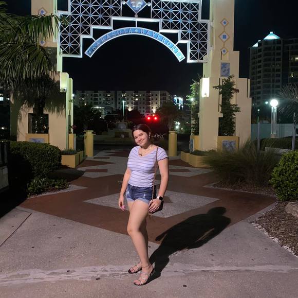 Profile Picture of Grethell Gonzalez (@grrethell) on Poshmark