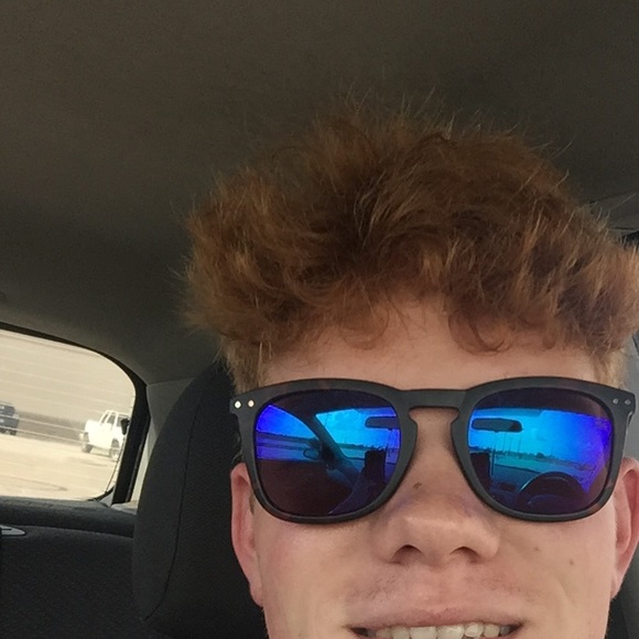 Profile Picture of Ian Hicks (@ianhicks7) on Poshmark
