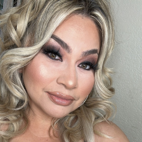 Profile Picture of Isabel Tiznado (@tiznado88) on Poshmark