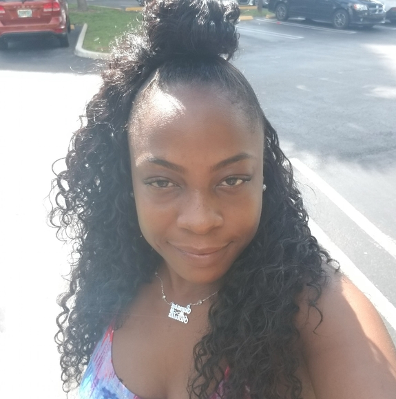 Profile Picture of Tamie Pitterson (@generaliq) on Poshmark