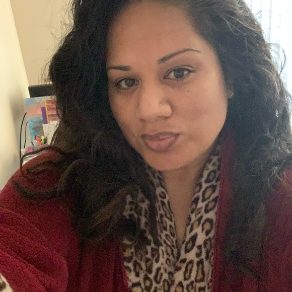 Profile Picture of Linda Faraimo (@maevaga) on Poshmark