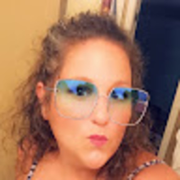 Profile Photo of Kristin Henderson (@stargazer0930) on Poshmark