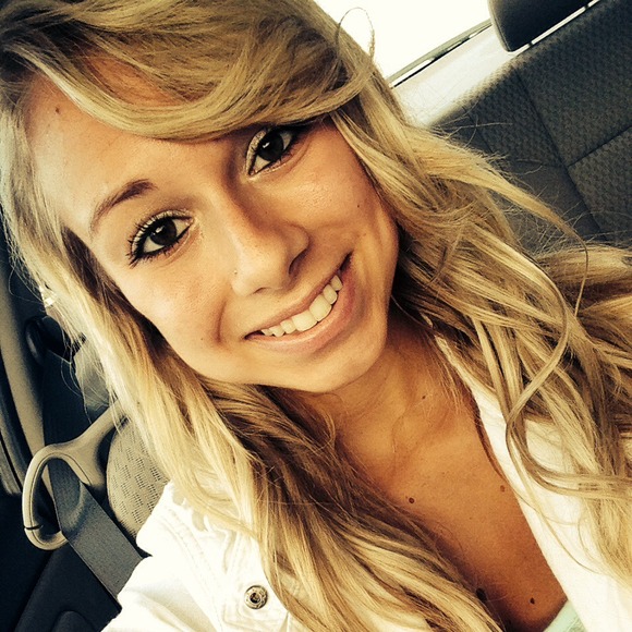Profile Picture of Jordan Steiner (@jordddaan) on Poshmark