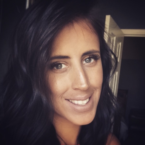 Profile Picture of Blair Shutler (@bcshutler) on Poshmark