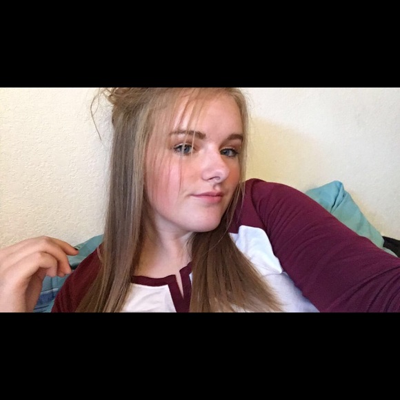 Profile Picture of Hannah Wagman (@hwags1426) on Poshmark