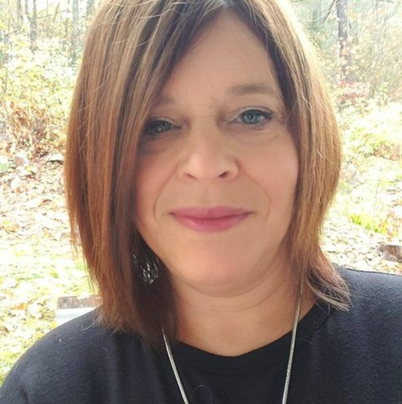 Profile Picture of France Vanier (@vanierf2) on Poshmark