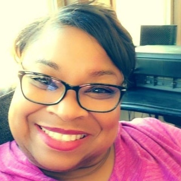Profile Picture of Etta Coates (@imdaone67) on Poshmark