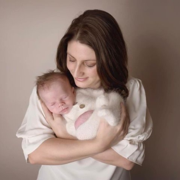 Profile Picture of Ashlee Ellefson (@ashleeellefson) on Poshmark