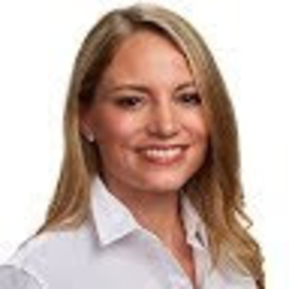 Profile Picture of Liz Biswurm (@lizbiswurm) on Poshmark