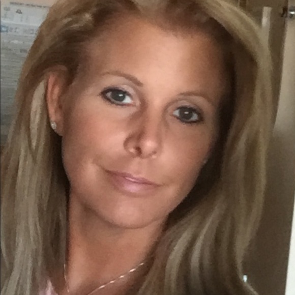 Profile Picture of Michaelle Unkrich (@munkrich) on Poshmark