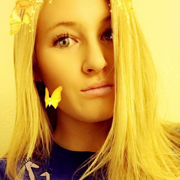 Profile Picture of Kaycee Daniels (@kayceedaniels) on Poshmark