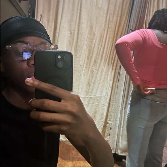 Profile Picture of Devon Isaac (@xmgvvb2) on Poshmark