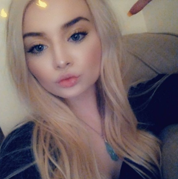 Profile Picture of Kate Terry (@katemichellee) on Poshmark