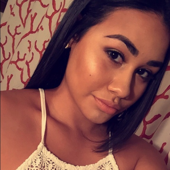 Profile Picture of Celinez Espinosa (@celineespinosaa) on Poshmark