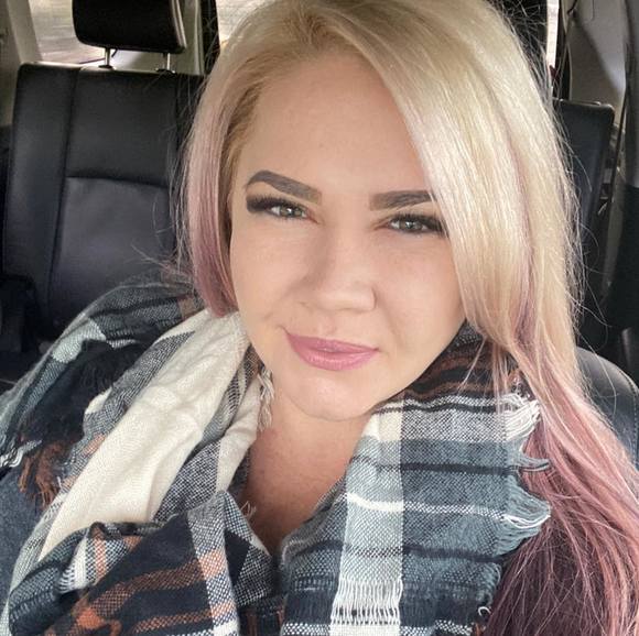 Profile Picture of Ashley Frascona (@afrascona) on Poshmark