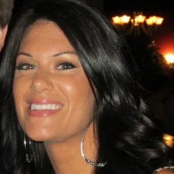 Profile Picture of Dawn Terrell longbine (@dtrix526) on Poshmark