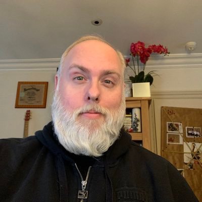 Profile Picture of Aaron Schweitzer (@secretlyadragon) on Twitter