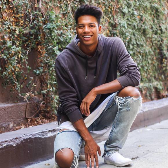 Profile Picture of Jesse Sanchez (@jessesanchez885) on Poshmark