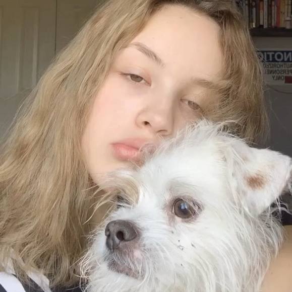 Profile Picture of Madeline Phillips (@madeline1_poop0) on Poshmark