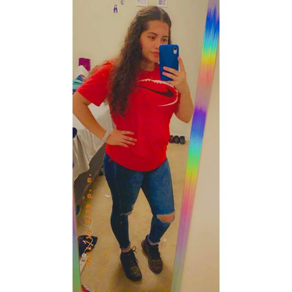 Profile Picture of Helen Quinteros (@helenquinteros) on Poshmark