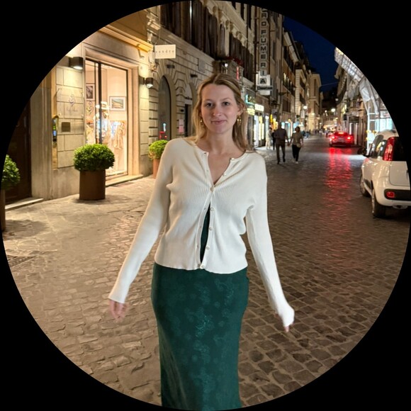 Olivia Figura - Poshmark Profile Picture of Olivia Figura (@oliviafigura) on Poshmark