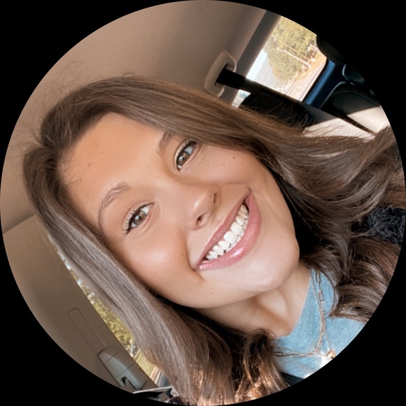 Profile Picture of Brooke Sharp (@brookesharp892) on Poshmark