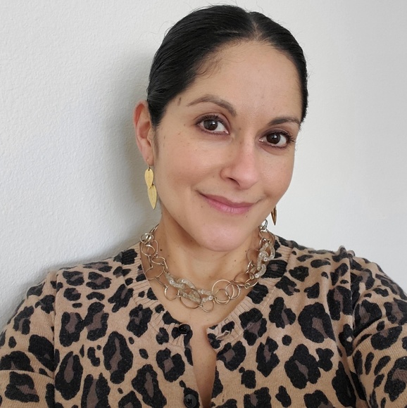 Profile Picture of Laurie Richman (@lura77) on Poshmark