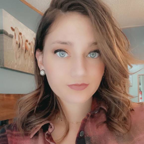 Profile Picture of Emily Walquist (@ebiggers199) on Poshmark