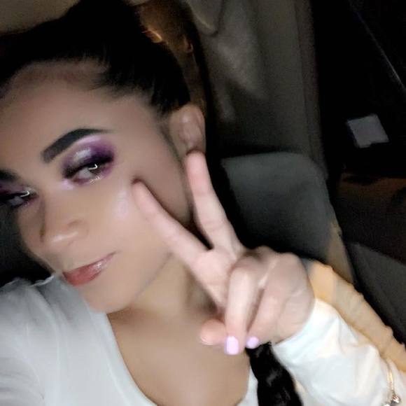 Profile Picture of Ginellie Nevarez (@nginellie) on Poshmark