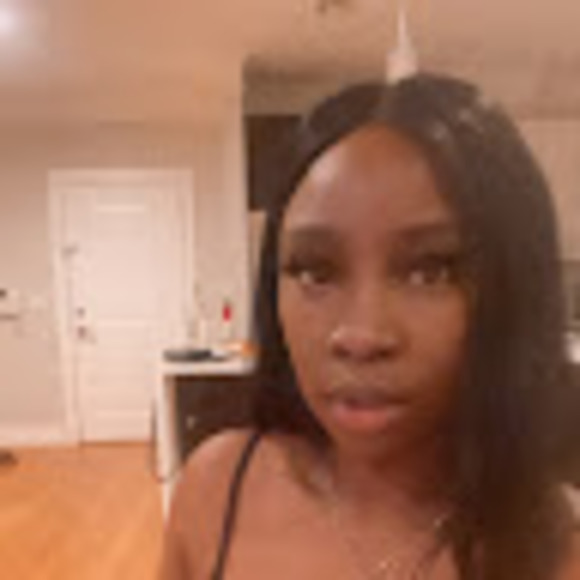 Profile Picture of Shantel Wright (@shanswright) on Poshmark