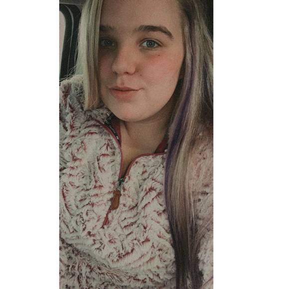 Profile Picture of Mackenzie Lloyd (@mackenzie1347) on Poshmark