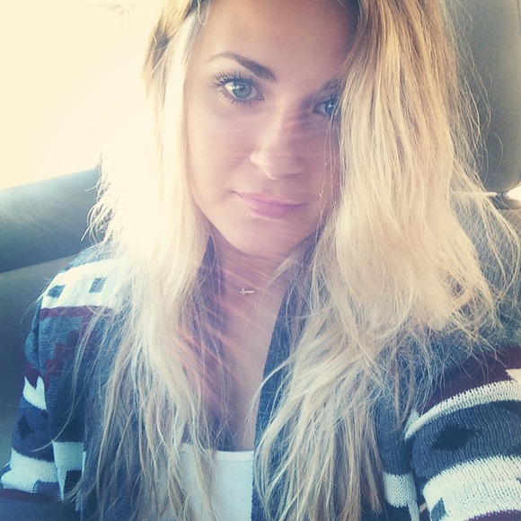 Profile Picture of Kelcie Johanek (@kelciejo525) on Poshmark