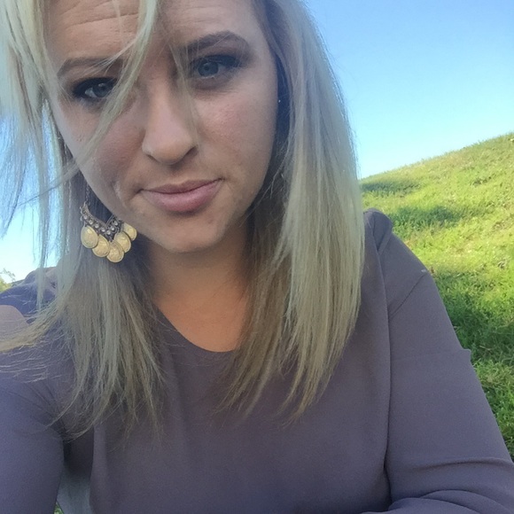 Profile Picture of Kelsie Martin (@mkelsie31) on Poshmark