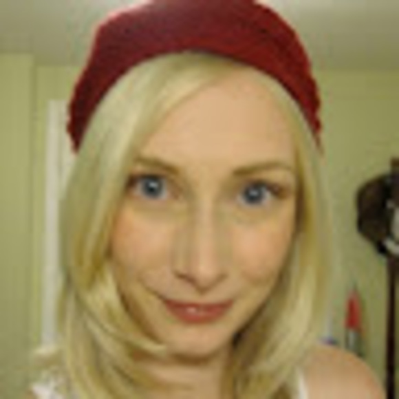 Profile Picture of Laura Feeney (@ljfeeney) on Poshmark