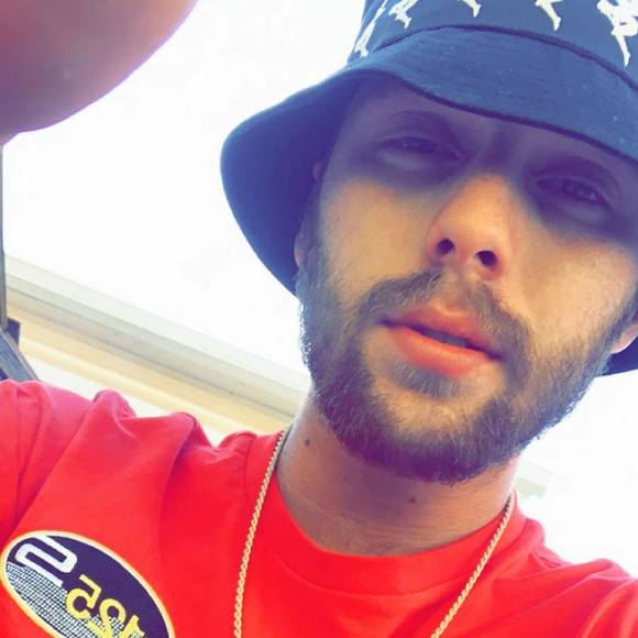 Profile Picture of Justin Chapin (@justinchapin98) on Poshmark