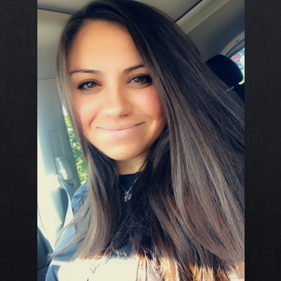 Profile Picture of Carla Nuzzo (@carnuz13) on Poshmark