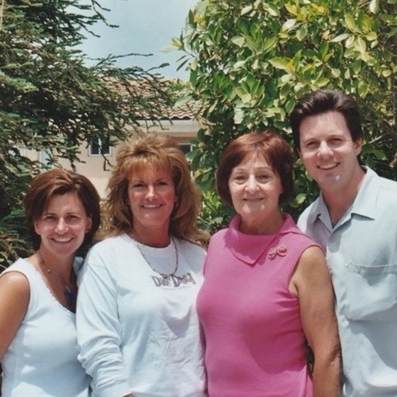 Profile Picture of Sonja Hurlimann-carlson (@sonjahurlima165) on Poshmark