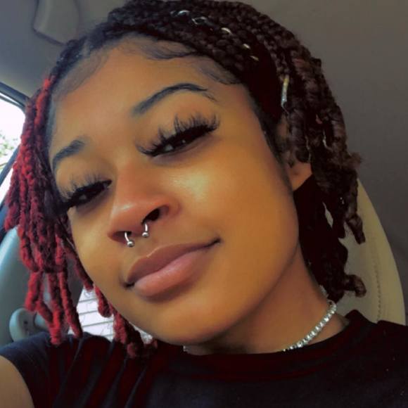 Profile Picture of Amiree Claiborne (@amireeclaiborne) on Poshmark