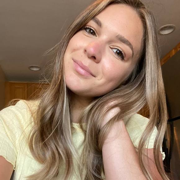 Profile Picture of Kristen Cordeiro (@kristencorde309) on Poshmark